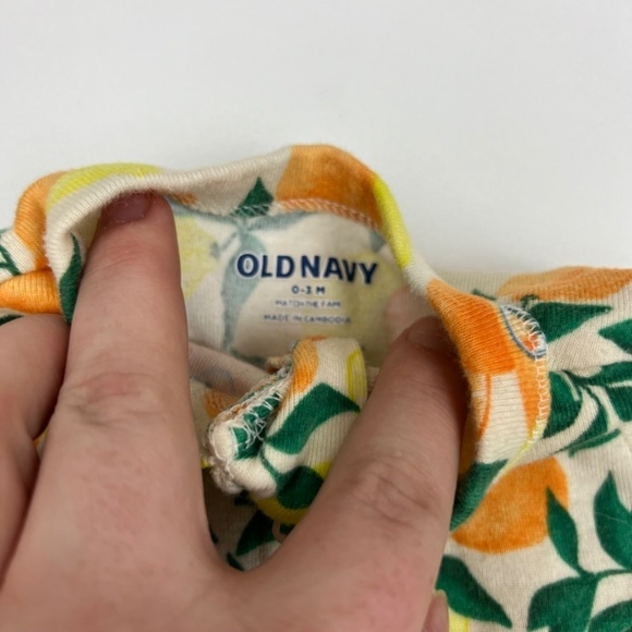 Bundle of 2 Old Navy Citrus Fruit 2-Way Zip Footie Pajamas Sz 0-3M - Picture 4 of 5